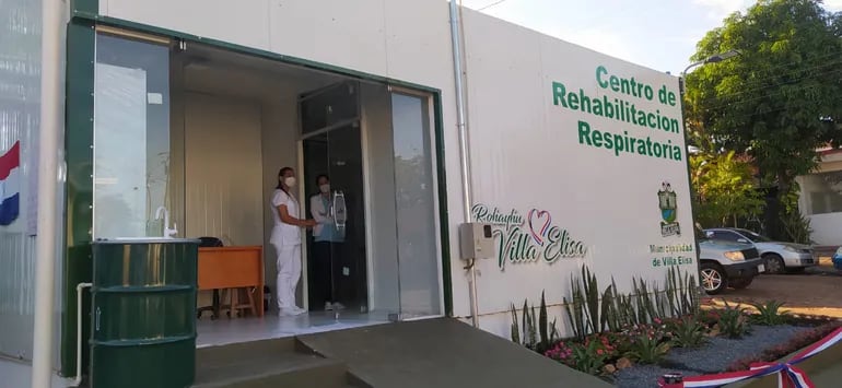 En este centro que acaba de inaugurar el municipio de Villa Elisa se tratarán las secuelas respiratorias del COVID con profesionales especializados en fisioterapia.