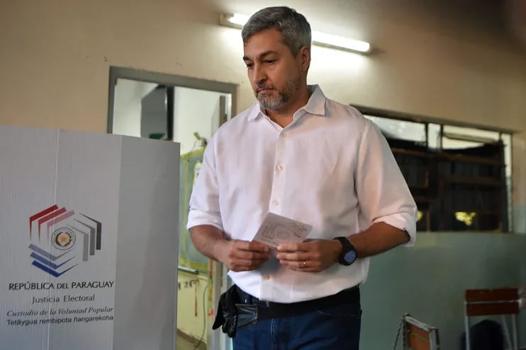 Mario Abdo Benítez, al momento de depositar su voto el pasado domingo, día de las elecciones presidenciales.