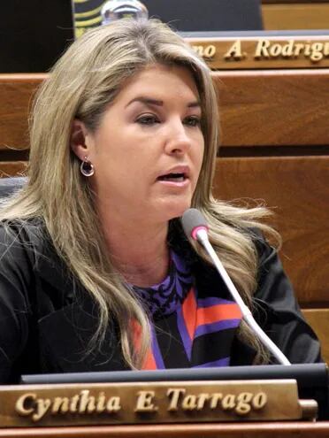 Cynthia Tarragó (ANR, HC), ex diputada y aspirante a intendente de Asunción por el cartismo, está presa en EE.UU.