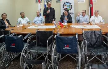 La Municipalidad de Minga Guazú se encargará de la distribución de las sillas de ruedas.