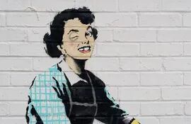 Detalle del mural realizado por Banksy al que tituló "Máscara de San Valentín", buscando concienciar acerca de la violencia ejercida contra las mujeres.
