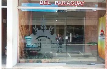 El Centro de Propietarios de Panaderías y Fideerías tiene su sede en Piribebuy 270 entre Chile y N. S. de la Asunción, de Asunción.