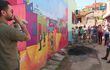 Una treintena de murales visitaron esta mañana los participantes de la actividad "Colores de la Chacarita", con la cual se reactivaron las visitas turísticas al barrio Ricardo Brugada.