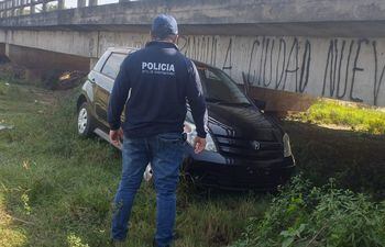 Ubican debajo del puente de Jukyty,de Nueva Italia automóvil robado en Yaguarón