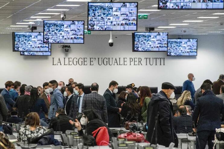 Unos 355 acusados por varios delitos son juzgados en Italia.