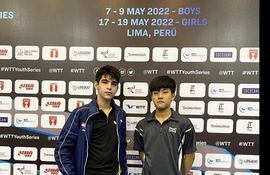 Santino Pastore, aquí con Eduardo Yoshizaki, tuvo un buen desempeño en el Youth Contender U15.