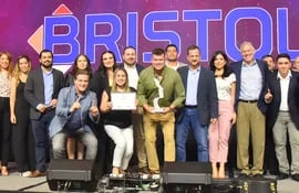 El gran equipo de Bristol logró una vez más el Top Of Mind en la categoría de casa de electrodomésticos.