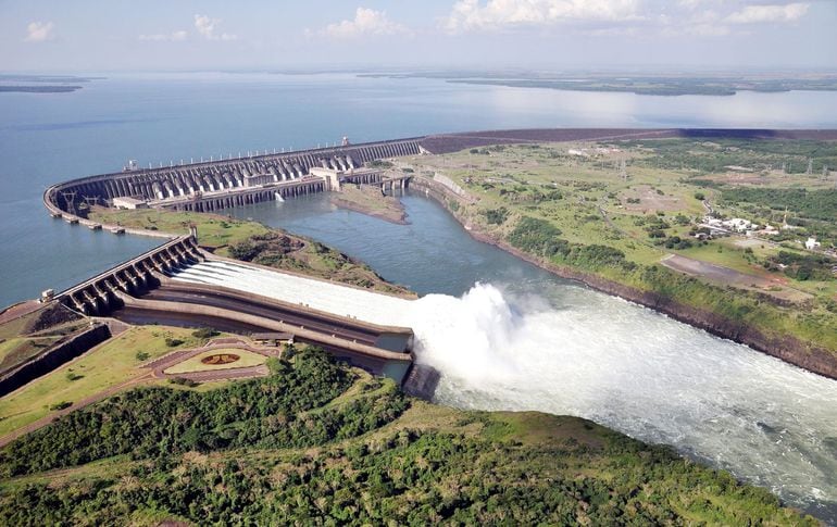 La severa sequía que afecta la producción de Itaipú –también de Yacyretá– constituye para Brasil el séptimo peor ciclo hídrico de su historia, según informa la CCEE del vecino país.