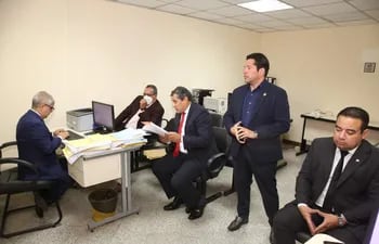 Hugo Javier González se presentó hoy junto con otros cuatro coimputados para la audiencia de imposición de medidas.