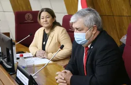 Cristina Villalba junto al ministro del Interior, Enrique Riera hoy en Diputados.
