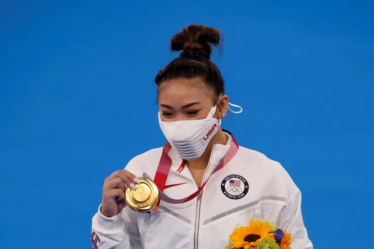 La estadounidense Sunisa Lee ganó la medalla de oro de la gimnasia artística general individual femenina.