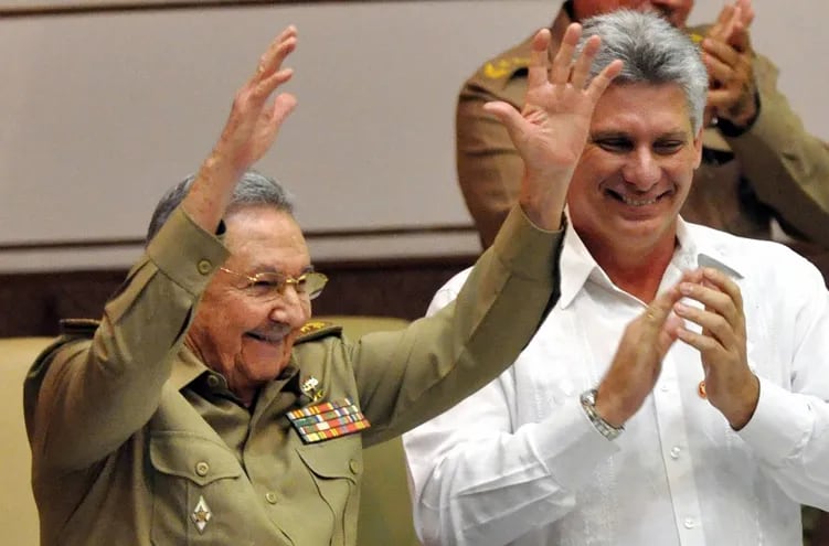 El líder cubano Raúl Castro deja la dirección del Partido Comunista. Asumiría el liderazgo del secretariado el actual jefe de Estado, Miguel Díaz-Canel. (archivo)