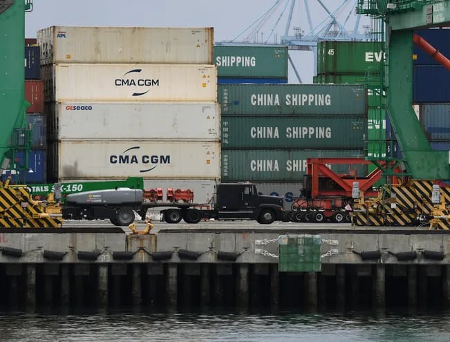 Imagen de archivo de contenedores procedentes de China, en el puerto de Long Beach, California, en Estados Unidos.