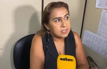 Claudia Melgarejo, directora de Central Telefónica del Congreso Nacional, hablando sobre su funcionaria que recibe doble salario.