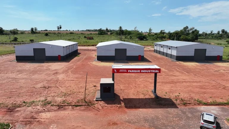Los primeros tres galpones del Parque Industrial Municipal de Saltos del Guairá adjudicados a empresas brasileñas.