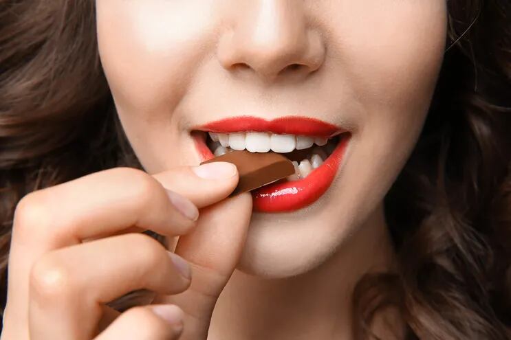 El chocolate amargo especialmente, aporta múltiples beneficios a la salud.