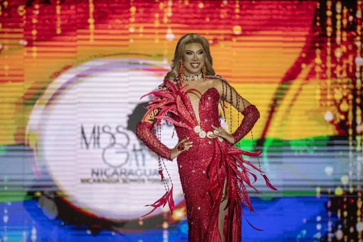La ganadora Kristina Pheyton participa en el concurso Miss Gay Nicaragua, el 8 de marzo de 2024, en el hotel Holiday Inn de Managua (Nicaragua).