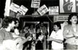 actores-protestando-contra-la-censura-de-san-fernando-frente-al-teatro-de-las-americas-en-mayo-de-1989-la-obra-estaba-programada-para-el-festival-194107000000-1834864.jpg