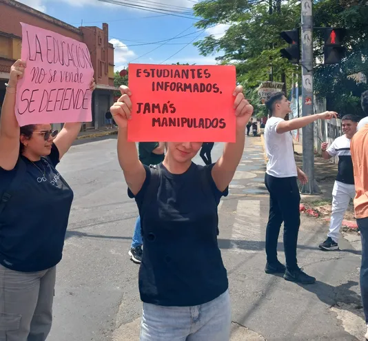 Ante las declaraciones de "Bachi" Núñez, demeritando las manifestaciones, los estudiantes y docentes llamaron a triplicar la presencia en las tomas de la UNA.