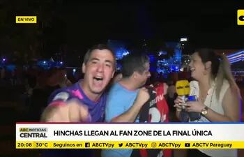 Hinchas llegan al Fan Zone de la final única