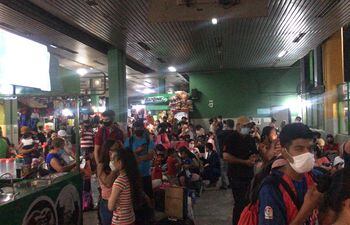Importante flujo de viajeros en Terminal de Ómnibus de Asunción por temporada de fin de año
