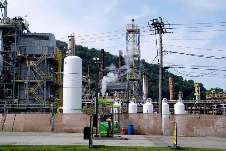 Refinería de petróleo en Warren, Pennsylvania, Estados Unidos.  (AFP)