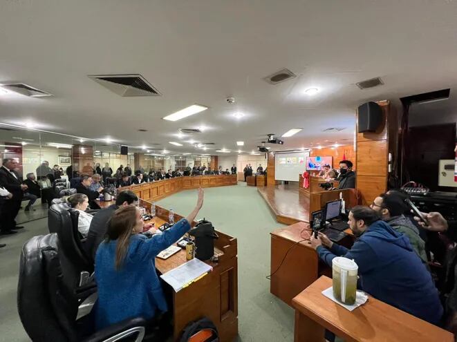 La Junta Municipal de Asunción en sesión ordinaria aprobó hoy el préstamo para pagar salarios, solicitado por el intendente Óscar "Nenecho" Rodríguez.