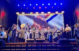 La Banda Santa Rosa fue la primera en actuar en el escenario montado para la Serenata a Encarnación, que comenzó minutos antes de las 20:00.