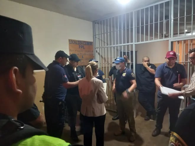 Momento del allanamiento en el pabellón "E" baja, denominado Porvenir de la Penitenciaría Regional de Misiones.