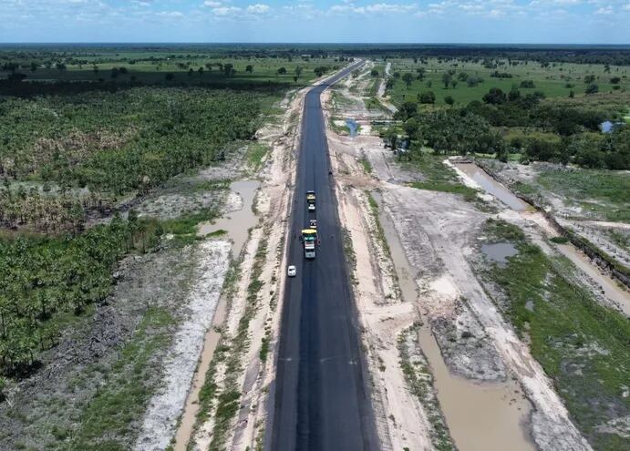 Los trabajos en la ruta PY09 "Don Carlos Antonio López", más conocida como Ruta Transchaco, avanzan rápidamente en su primer tramo, específicamente en el Lote 3 en la zona del río Montelindo, entre el Km 173 y Km 250.