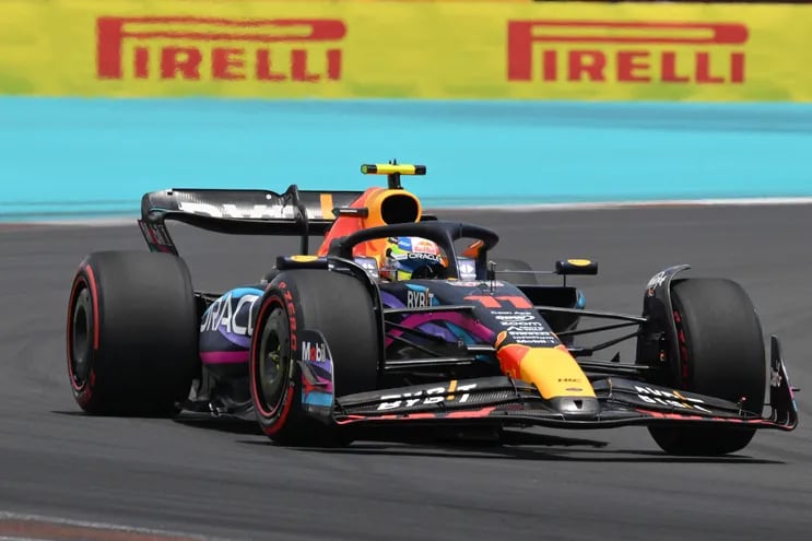 El piloto mexicano Sergio Pérez (Red Bull Racing) saldrá primero en la carrera de hoy en Miami.