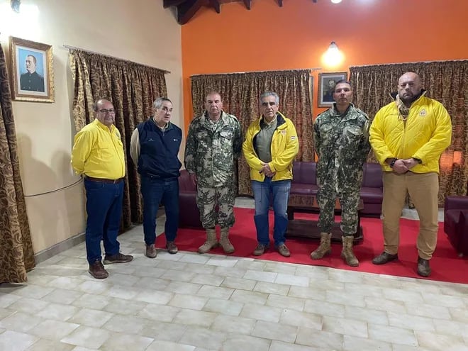 Integrantes del TACPy posan con las autoridades militares en Mariscal Estigarribia, Chaco.
