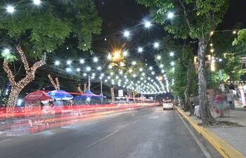 Las luces dan un hermoso colorido a las calles de Asunción.