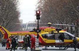 helicoptero-paris-evacuacion-74237000000-1794310.JPG