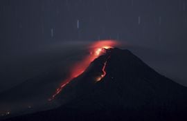 volcan-indonesia-erupcion-sinabung-144722000000-1036789.JPG