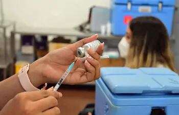 La vacunación es la forma más segura de evitar las formas graves del covid (foto ilustrativa).