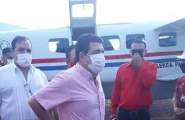 El vicepresidente Velázquez y Arnaldo Samaniego usan avión militar para hacer proselitismo.