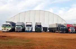 camiones-con-60-toneladas-de-carga-llegaron-al-jockey-club-para-el-montaje-del-escenario-camerinos-y-todo-lo-relacionado-al-show-septimo-dia--203530000000-1721537.jpg