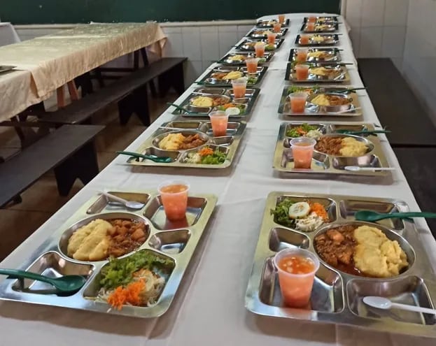 El almuerzo escolar servido en una escuela de Ciudad del Este en el período lectivo 2022.