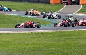 Joshua Duerksen cerró ayer su primera temporada en la Fórmula 3 Regional Europea con el circuito de Mugello, Italia.