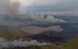 Un incendio forestal de gran magnitud se registró en Arroyos y Esteros. Unidades del Cuerpo de Bomberos Voluntarios del Paraguay (CBVP) acudieron hasta el lugar para combatir el fuego. Clausuraron un tramo de la ruta debido al humo.