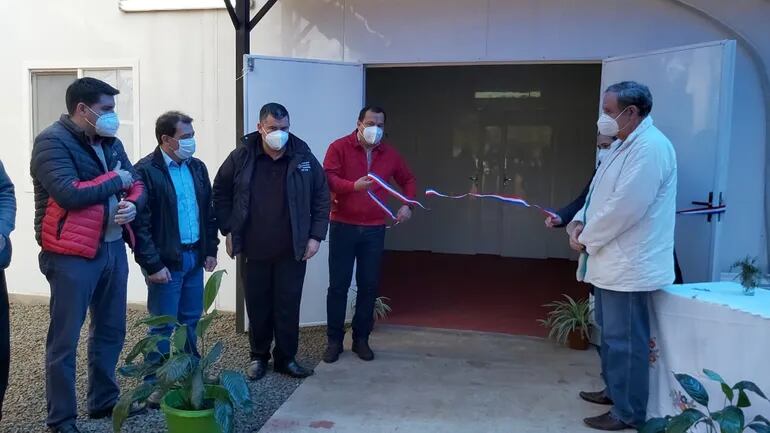 Momento de la inauguración oficial del pabellón de contingencia del Hospital de Yuty.