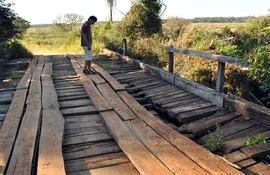 el-inservible-puente-de-madera-sobre-el-arroyo-ybycui-que-une-a-la-rosa-de-mbuyapey-con-la-compania-de-minas--203514000000-1280990.jpg
