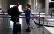 Francia prevé imponer cuarentenas obligatorias a viajeros de ciertos países