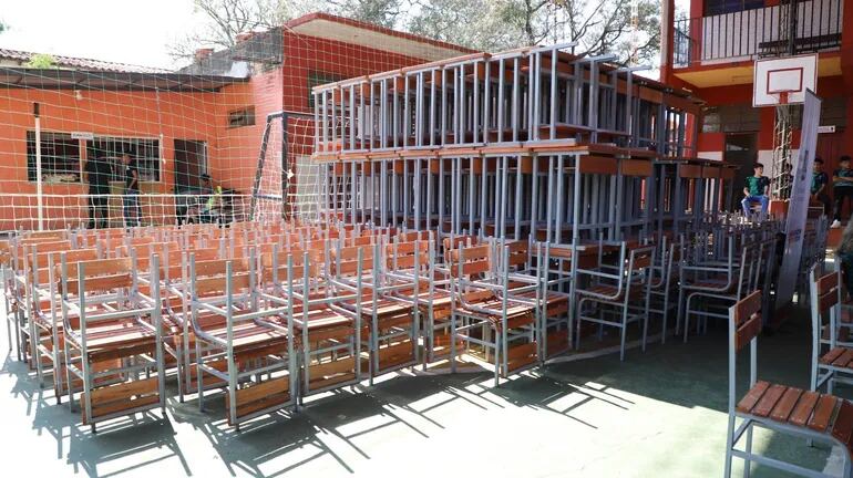 Los mobiliarios fueron entregados al Colegio Nacional Coronel Vicente Mongel esta semana, por la Municipalidad de Asunción.