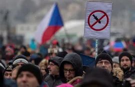Manifestación en contra de la vacunación obligatoria en Praga, República Checa.
