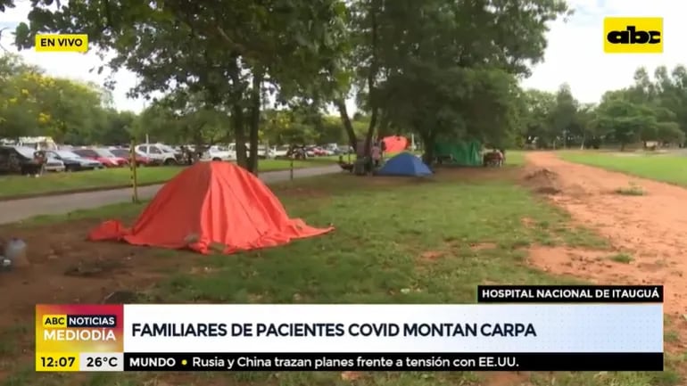 Familiares de pacientes COVID acampan frente al Hospital de Itauguá.