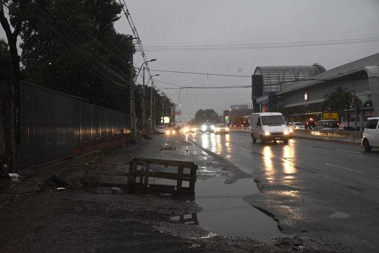 La zona del fallido metrobús está en pésimas condiciones. Frentistas piden reparar el desastre que dejó Mota Engil.