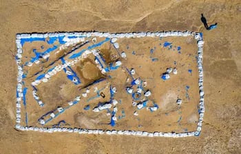 Los arqueólogos que excavan en Lagash, en el sur de Irak, han desenterrado una "taberna" sumeria de casi 5.000 años de antigüedad, completa con bancos, un sistema de refrigeración que actúa como refrigerador y tazones que contienen restos de comida.