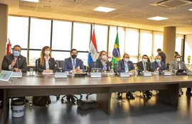 El Consejo de Administración de Itaipú se reunió ayer en el Edificio de la Producción de la entidad, Hernandarias. Al finalizar se informó que la binacional sigue sin presupuesto para el 2022 y que aún así funcionará, "con presupuesto y recibos provisorios, ad referendum"